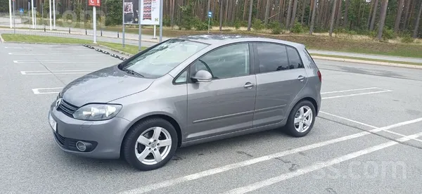 Volkswagen Sakarā ar cita auto iegādi tiek pārdots ļoti labs 
