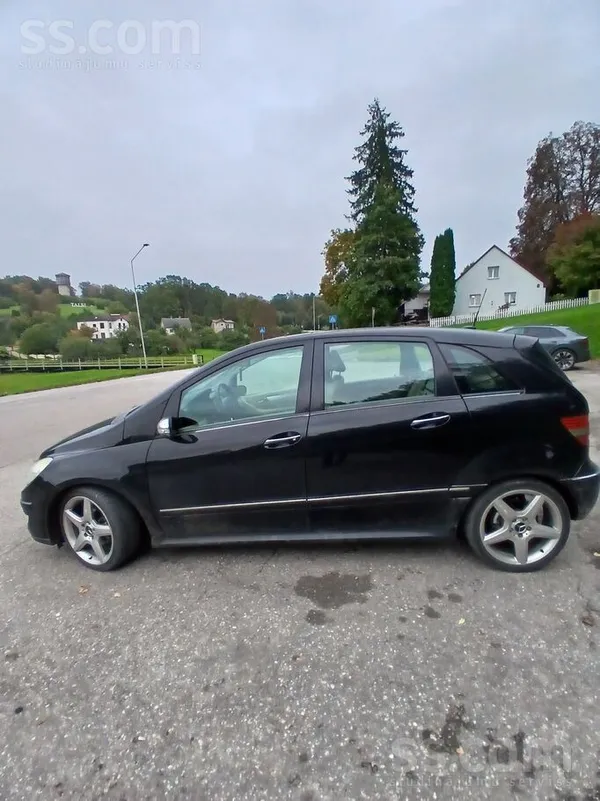 Mercedes B200 2006, 2.0D dīzelis, Manuāls, Hečbeks, Melns — Latvijā