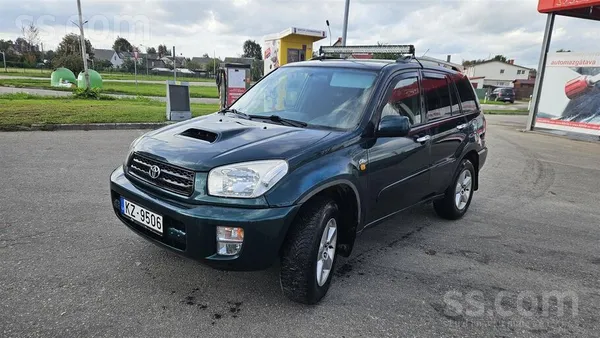 Toyota Ir sakabes āķis. Prožektors strādā. 