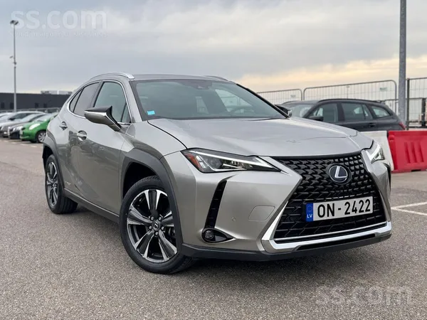 Lexus Pārdod Lexus UX 250h, 2022. Gada Maijs, 2.0 benzīn
