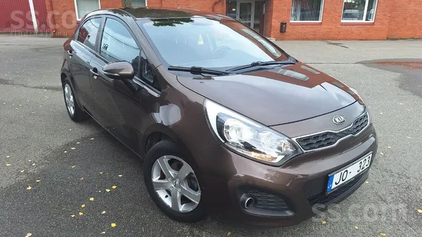 Sakarā ar jaunas automašīnas iegādi, tiek pardots Kia Rio 2014 gada, ar piln