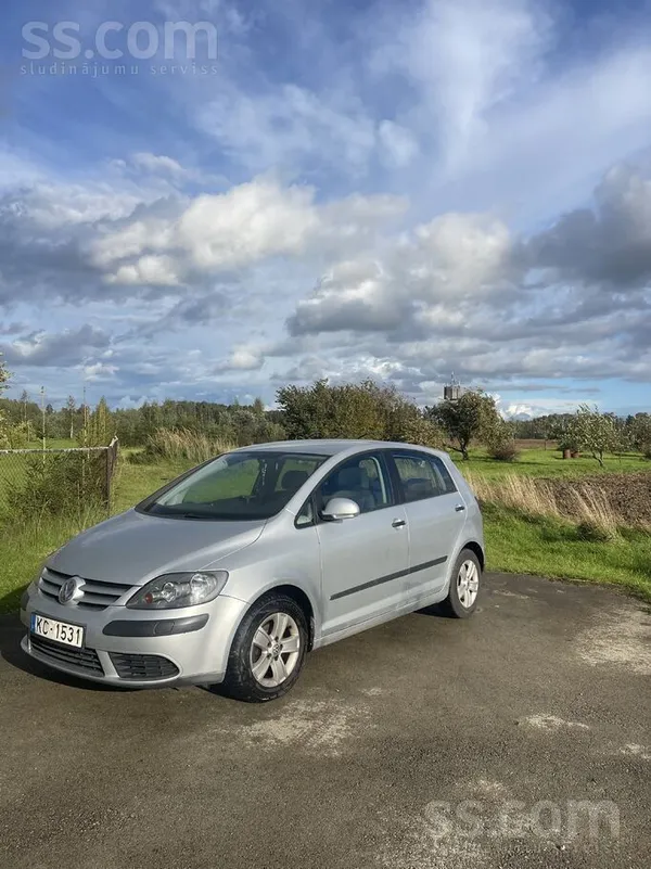 Volkswagen Pārdodu ekonomisku, ietilpīgu un praktisku 2005. g