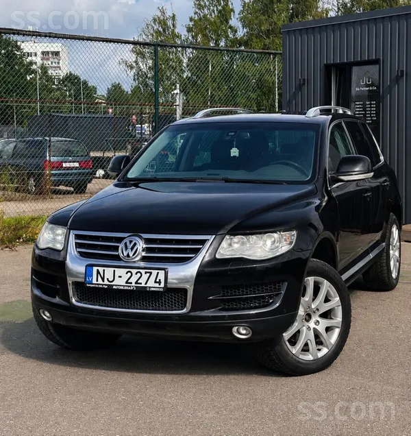 Volkswagen Touareg - 1