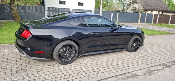 Ford Stilīgs un dinamisks auto, uz kuru vienmēr atskatī
