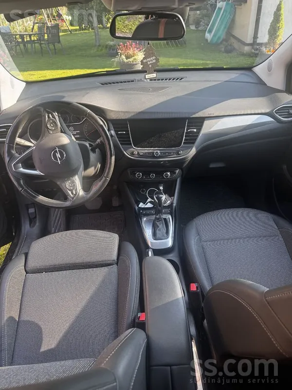 Opel Crossland 1.2 benzīns ar automātisko pārnesumkārbu. Bagātīgu komplektāc