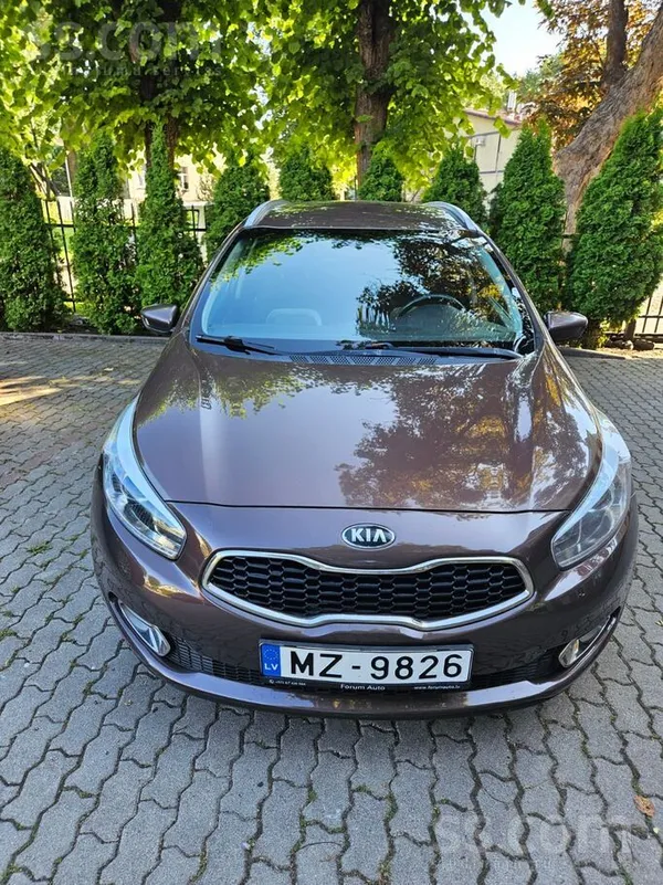 Automašīna ekplotēta Latvijā, pirkta Forumauto salonā, bijuši divi īpašnieki