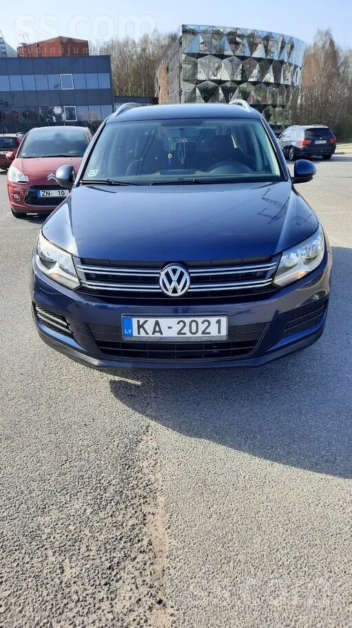 Volkswagen Tiguan - 1
