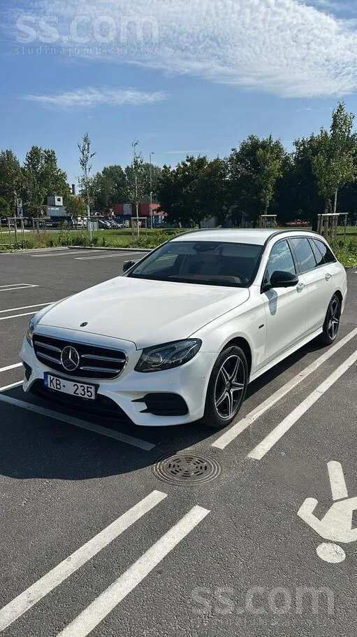 Mercedes Mercedes-Benz E300de plug-in hybrid, 2020 g. , nob