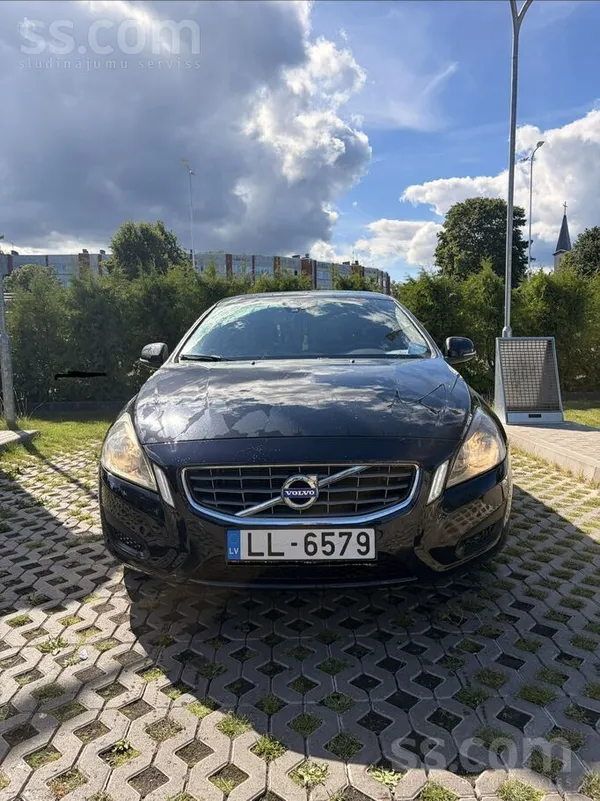 Volvo Pārdodu Volvo V60, 2011. gada, ar manuālo kārbu. D