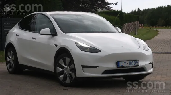 Tesla Model Y Dual Motor Long Range ar ražotāja garantija baterejai un motoriem.