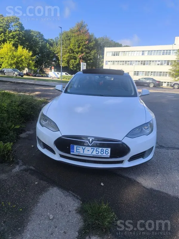 Nenokavē iespēju braukt pa lēto.
Model S 70 D. Teicamā stāvoklī. 4x4 pilnpiedziņa.
