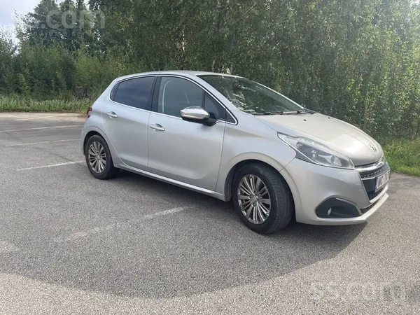 Uzņēmums pārdod dinamisku un atsaucīgu auto, kas tika iegādāts pie oficiālā