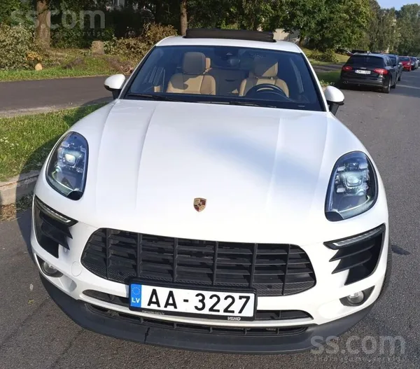 Porsche Elegants ikdienas auto Porsche Macan ar 2.0 benzīn