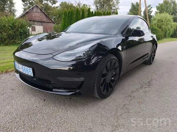 Tesla Pārdod Tesla Model 3 Performance Facelift saudzīgi
