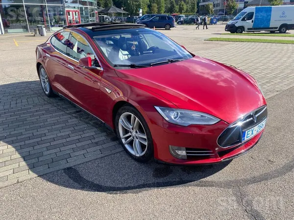 Tesla Tesla Model S maiņa neinteresē
