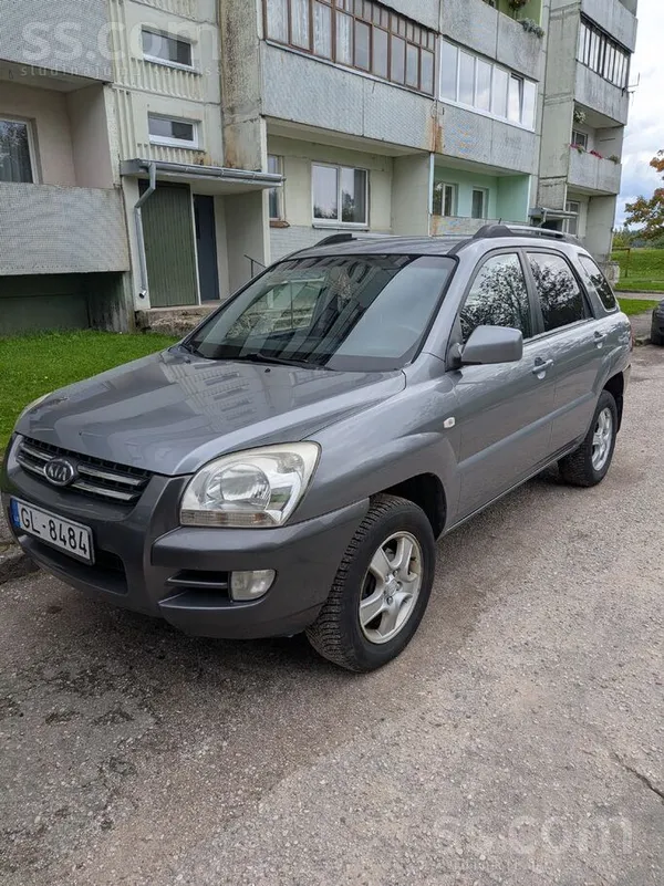 KIA Tehniski labs auto, ir nelieli vizuāli defekti. Ga