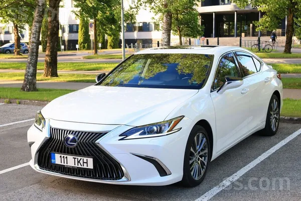 Lexus Презентабельный автомобиль, регулярно проходивший 