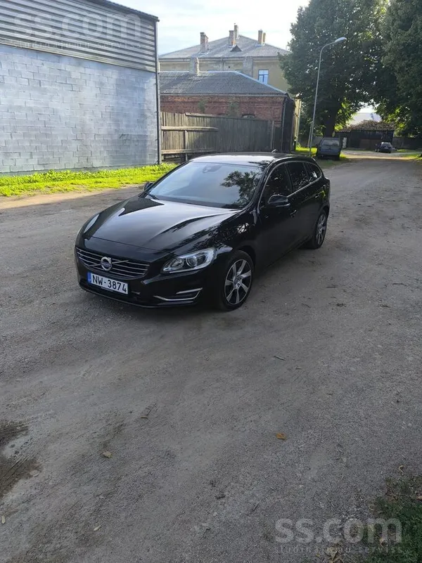 Pārdodu Volvo V60 2.4d , 208kw/283zs, D6 Plug in Hybrid Summum awd 4x4 pilnp