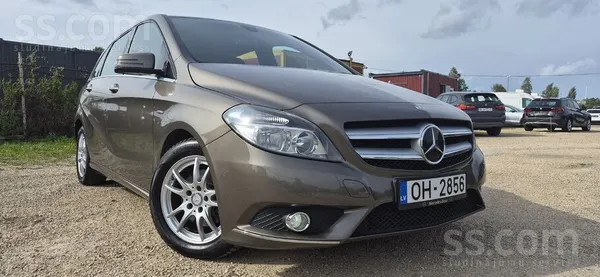 Mercedes B180 2012, 1.6 benzīns, Manuāls, Hečbeks, Brūns — Latvijā