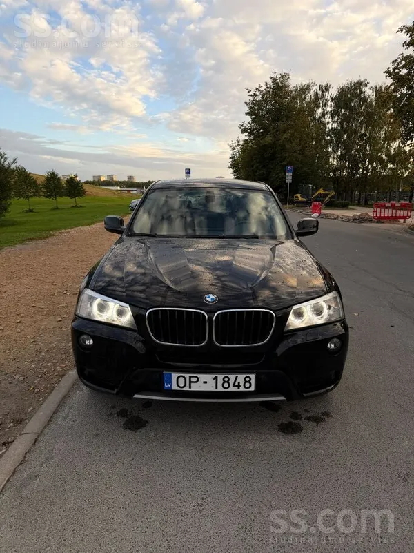 Labi kopta mašīna ar jaunām vissezonas riepām.