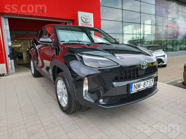 Toyota Yaris 2023, 1.5H hibrīds, Automāts, SUV/Apvidus, Melns — Latvijā