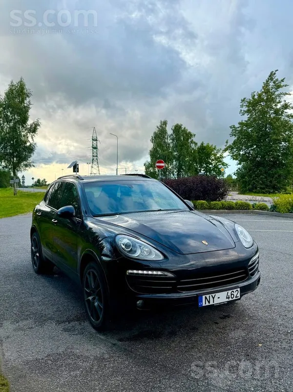 Pārdodu koptu un ļoti labā tehniskā stāvoklī esošu 2014. gada Porsche Cayenn