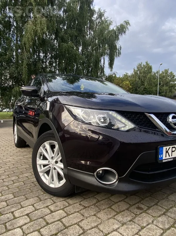 Nissan Продается Nissan Qashqai 1, 2 бензин. Просторный и