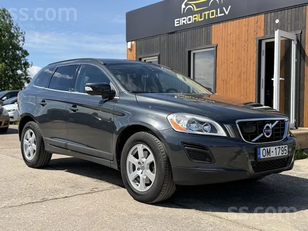 Volvo Xc60 2.0 dīzelis, 5-cilindru dzinējs. Latvijā nav ekspluatēts. Ievests