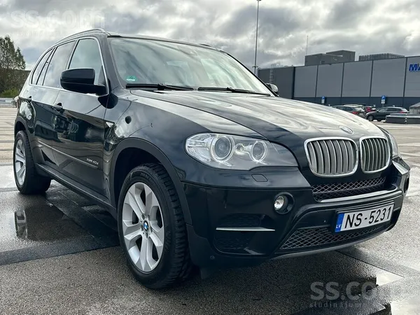 BMW X5 xDrive40d, 2011.gada, 3.0D Bi-Turbo, 306 ZS, 8-pakāpju automāts. 
28