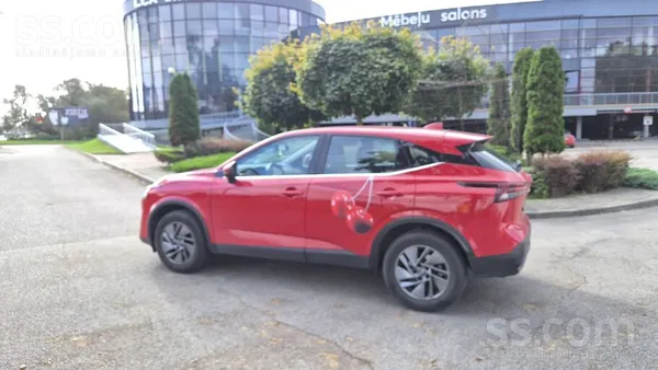 Pardodu Nissan Qashqai, Acenta komplektācija ar 1.3 Benzīna dzinēju un Autom