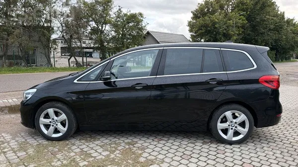 BMW 218 2016, 2.0D dīzelis, Automāts, Furgons, Melns — Latvijā