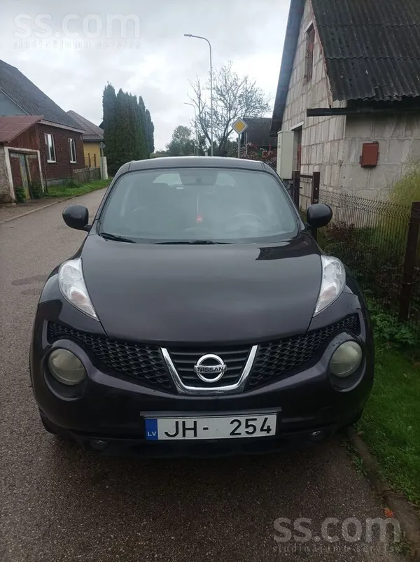 Nissan Juke 2013, 1.6 benzīns, Manuāls, Melns — Latvijā