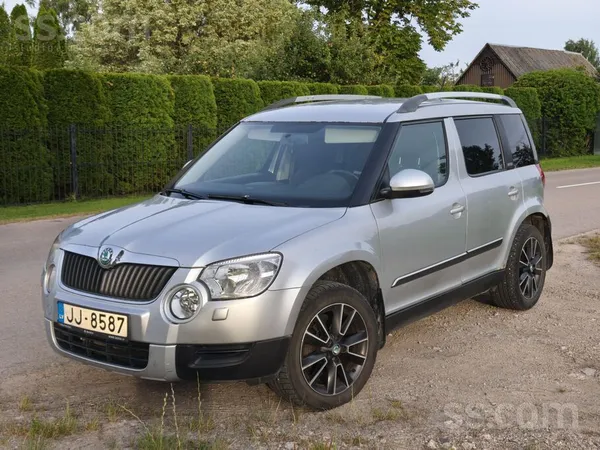 Skoda Yeti 2013, 2.0D dīzelis, Manuāls, SUV/Apvidus, Sudrabs — Latvijā