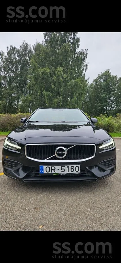 Pārdod teicamā tehniskā un vizuālā stāvoklī esošu Volvo V60 Momentum Pro mod