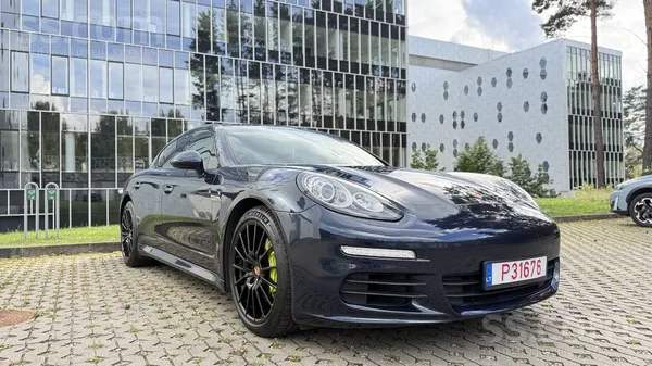 Porsche Panamera S E-Hybrid 3.0 2014 г. 

Продаётся Porsche Panamera S E-H