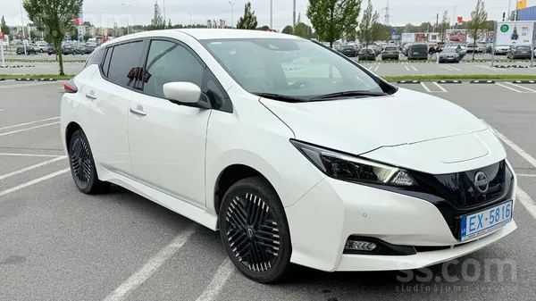 Nissan Leaf 2023, Automāts, Hečbeks, Balts — Latvijā