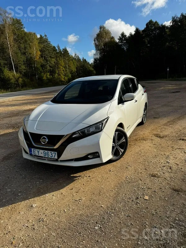 Nissan Leaf 2018, Automāts, Hečbeks, Balts — Latvijā