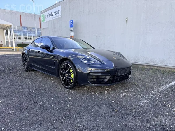 Porsche Panamera 4S E-Hybrid. Auto teicamā tehniskā un vizuālā stāvoklī. Vie