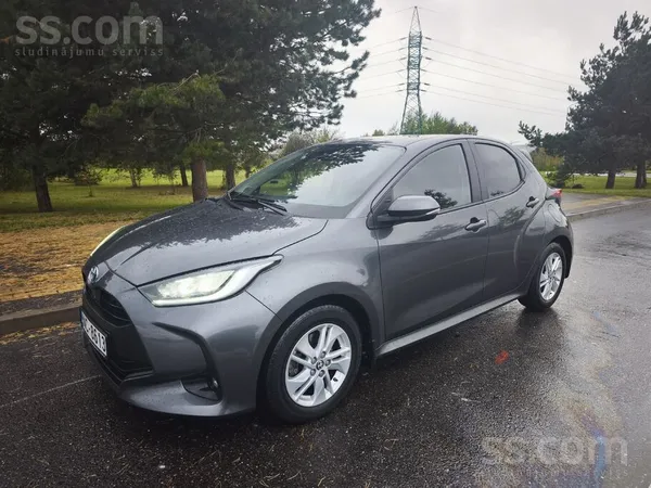 Pārdodu Toyota Yaris Active Plus komplektācijā. Mašīna iegādāta Latvijā pie