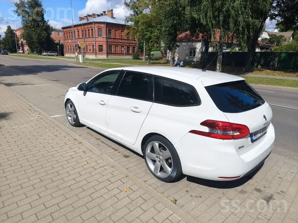 Peugeot Продаётся экономичный и вместительный автомобиль