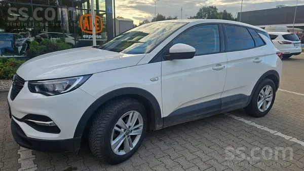 Opel Īpašnieks pārdod Opel Grandland x. 