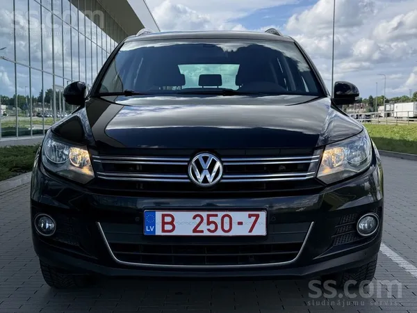 Volkswagen Tiguan - 1
