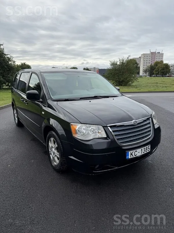Chrysler Pārdod ietilpīgu un ērtu 7-vietīgu Chrysler Grand 