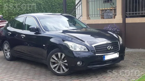 Infiniti M30