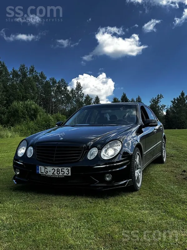 Pardodu Mercedes e320 Amg paka uz r18 oriģināliem diskiem un vissezonas riep