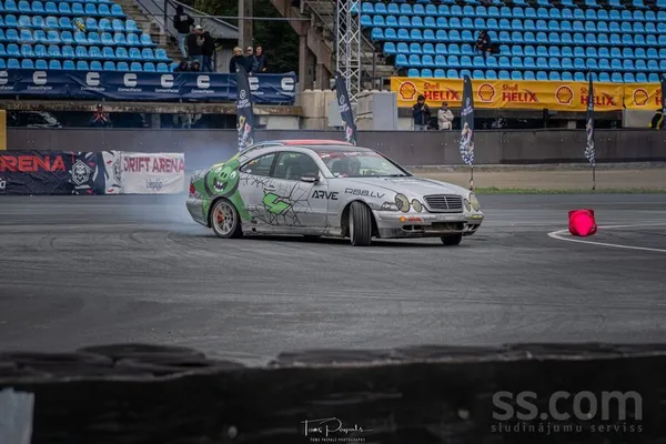 Pārdodu Clk, gatavs braukšanai. 

 2.3 Kompressor motors
 6-pakāpju kārba