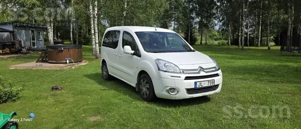 Pārdodu tehniski labu auto, ļoti ekonomisks, strādajošs kondicionieris, jaun