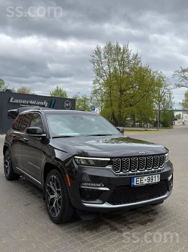 Tiek pārdots labs apvidus auto, plug-in hibrīds, ar elektrību pietiek apmēra