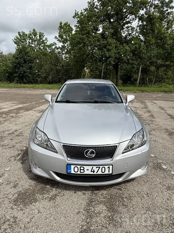 Lexus IS
