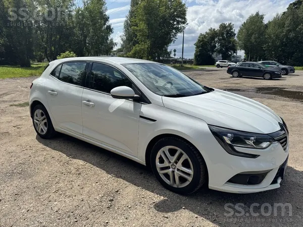 Renault Pārdod uzticamu un ekonomisku automašīnu ar lielis